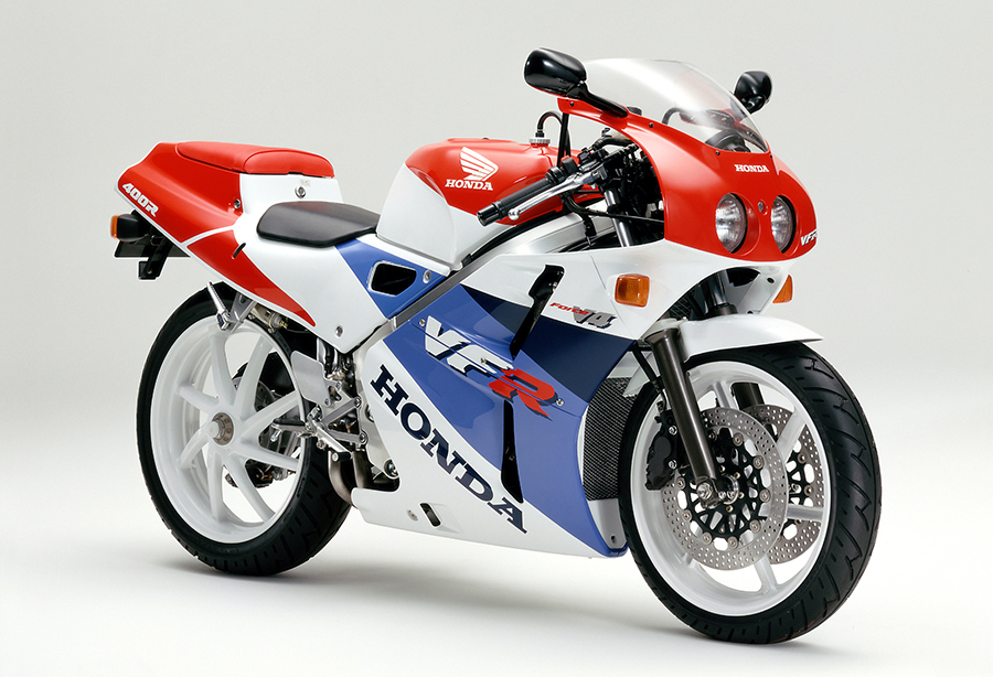 Honda | 運動性能の高さで好評のスーパースポーツバイク「ホンダ ...