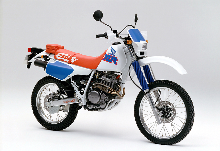 Honda | 本格的なランドスポーツバイク「ホンダXLR250R」と「ホンダXLR ...