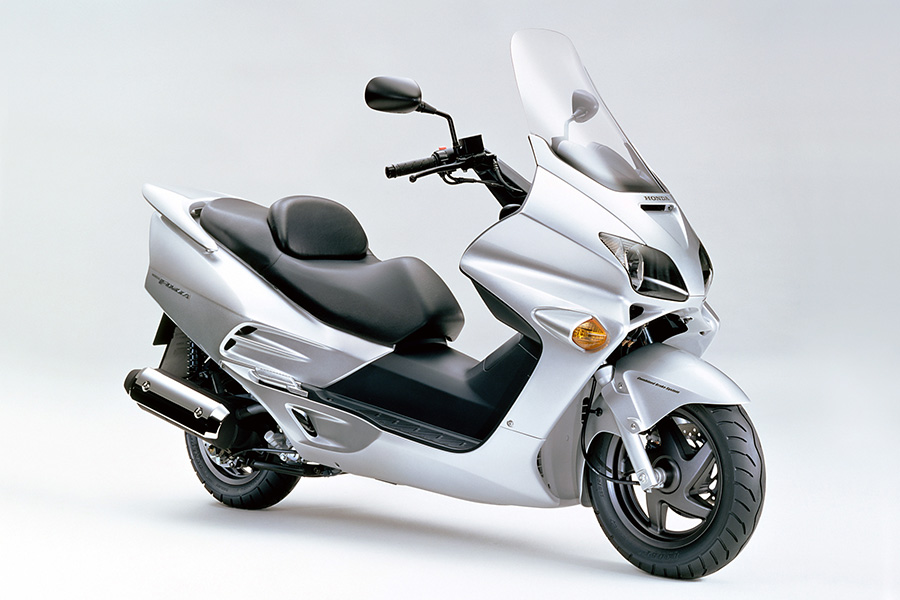 Honda | スポーティで斬新なスタイリングの250ccスクーター