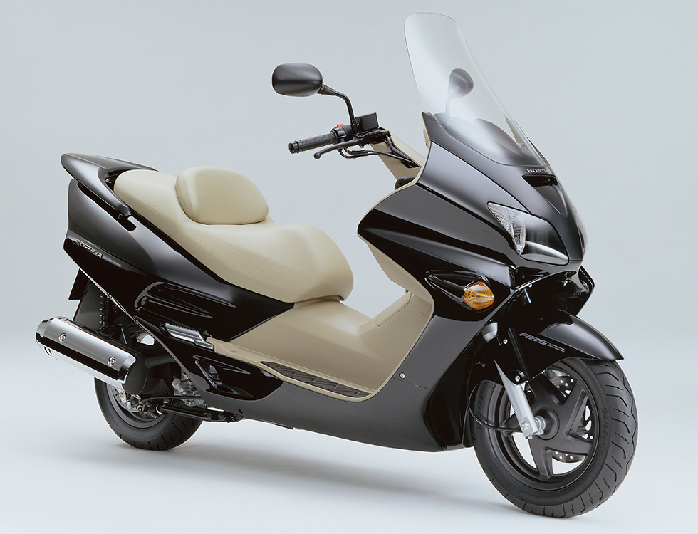 Honda | スポーティな軽二輪スクーター「フォルツァ」と「フォルツァ S 