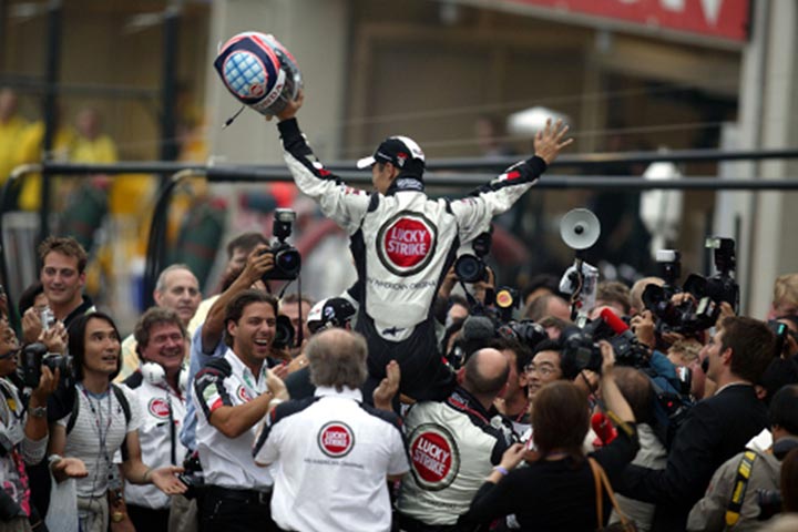 2003年F1最終戦の鈴鹿に急きょスポット参戦し、6位入賞。 約16万人の観衆を熱狂させた