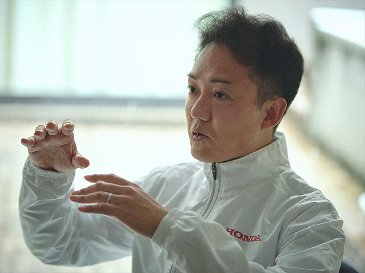 小川は2000年にHonda入社後、故障の影響などで2001年にマネジャーへ転向。 以来、20年以上にわたりHonda陸上競技部で選手の指導に携わってきた