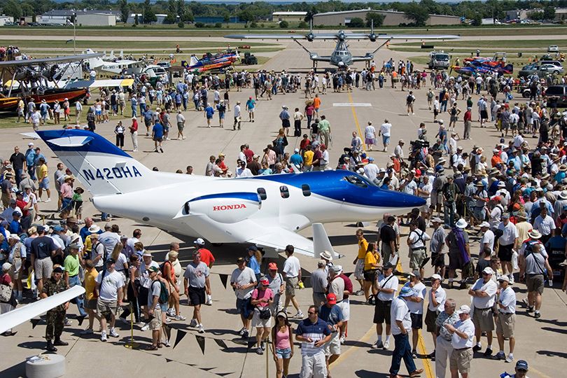最初のお披露目となった2005年のEAA AirVenture Oshkosh（オシュコシュ 航空ショー）の様子