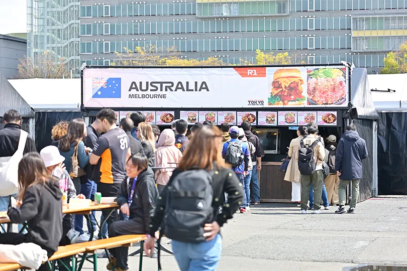 お台場でパブリックビューイングやマシン展示に加え、グルメや音楽を楽しめるイベントを開催した