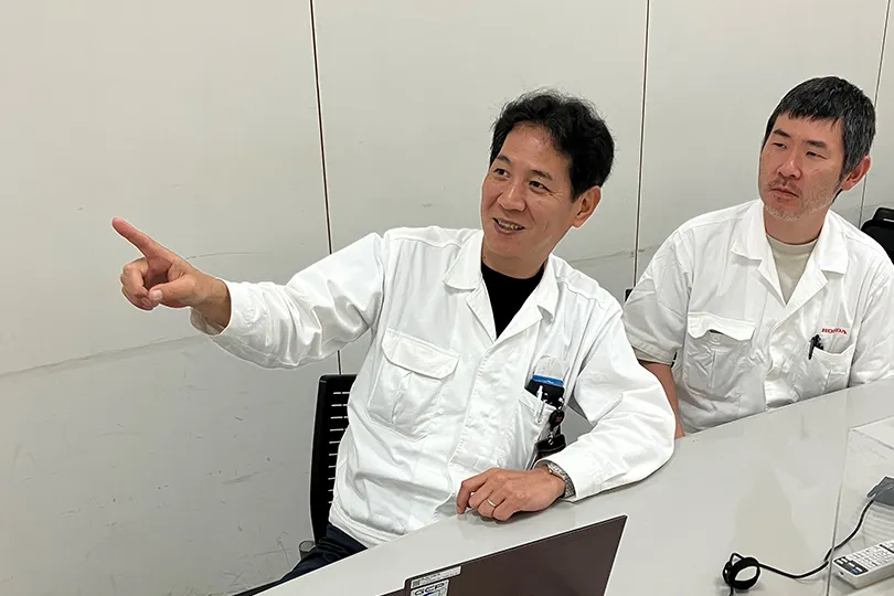 二輪・パワープロダクツ事業本部生産企画部 部長 中ノ瀬 孝幸（写真左）2014～2023年　中国駐在。