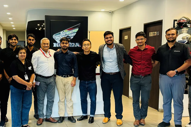 ビッグウイング販売店にて