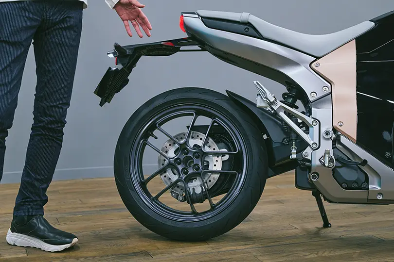 ホイール周りもすっきりとしたデザイン