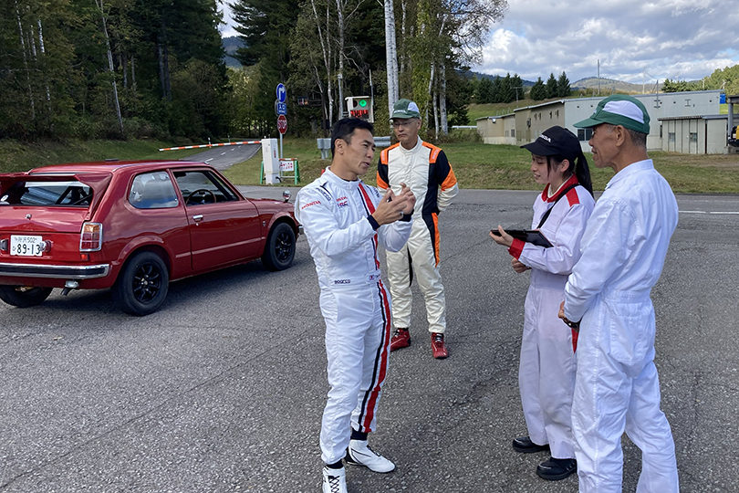 ドライバーの佐藤琢磨選手と北海道・鷹栖でテストを行った