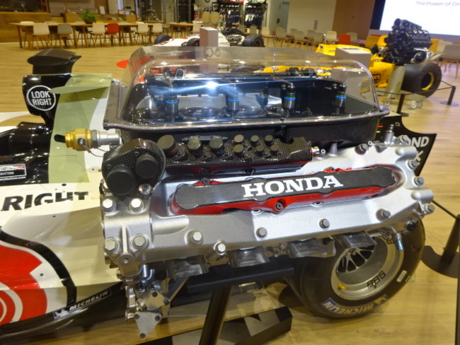 RA806E（2006年用エンジン）