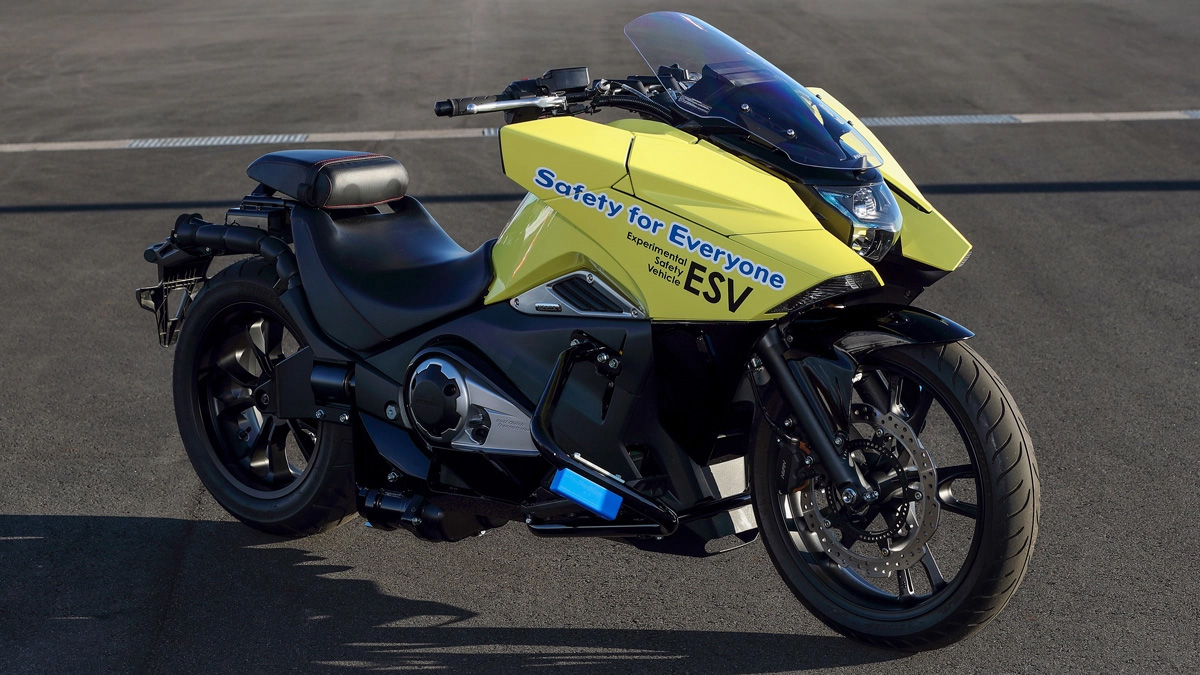 転倒不安のないバイクを目指して 二輪姿勢制御 Honda Riding Assist