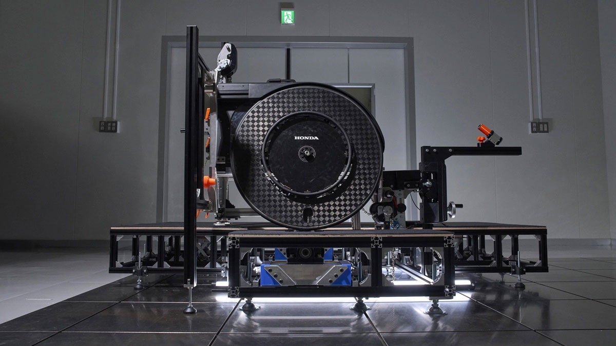 選手の能力を最大限発揮させる 漕ぎ力計測機器／テストベンチ｜テクノロジー｜Honda公式サイト