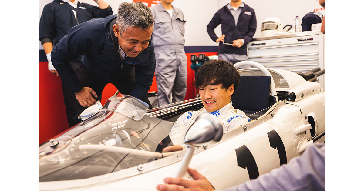 F1ボディ　角田仕様 角田裕毅、RA272オマージュのレッドブルRB21で鈴鹿へ─ホンダF1