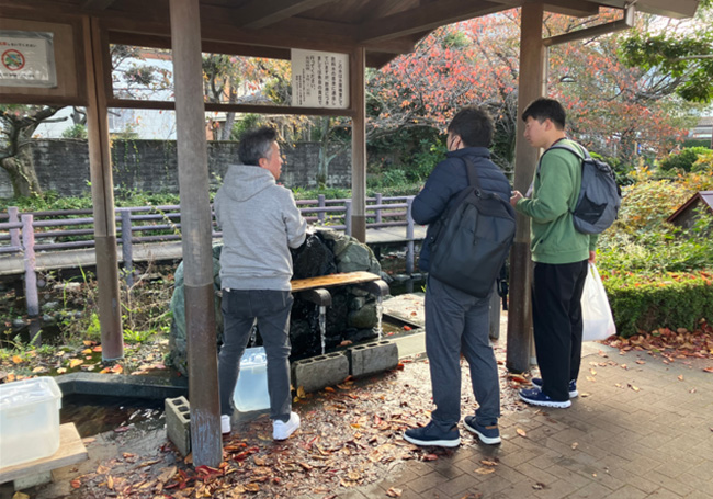 うちぬき水を汲みに来た方へのインタビュー