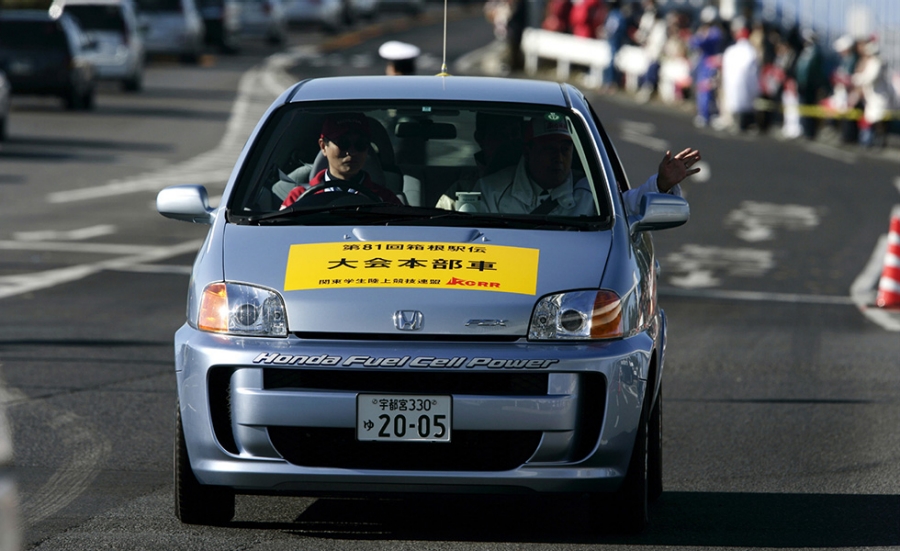 Honda FC STACK搭載「FCX」 箱根駅伝での走行風景