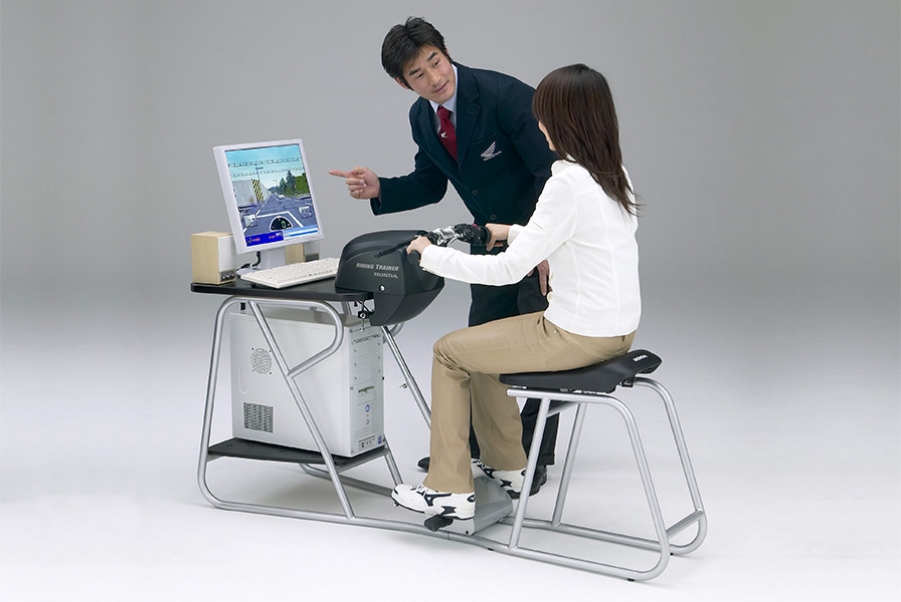 ライディングトレーナー （パソコン及びモニターは含まず）	