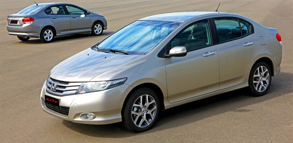 左：シティ FFV LX、右：シティ FFV EXL