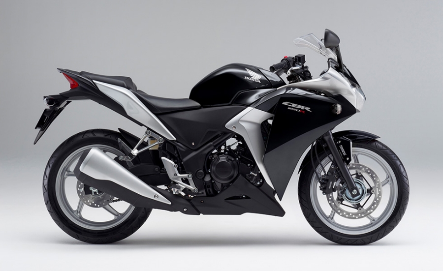 新型のロードスポーツモデル「CBR250R」を発売 | Honda 企業情報サイト