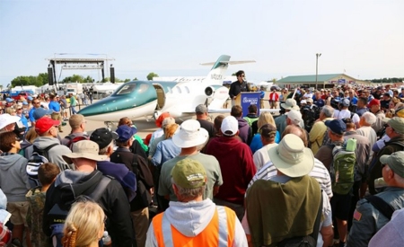 初披露された量産1号機