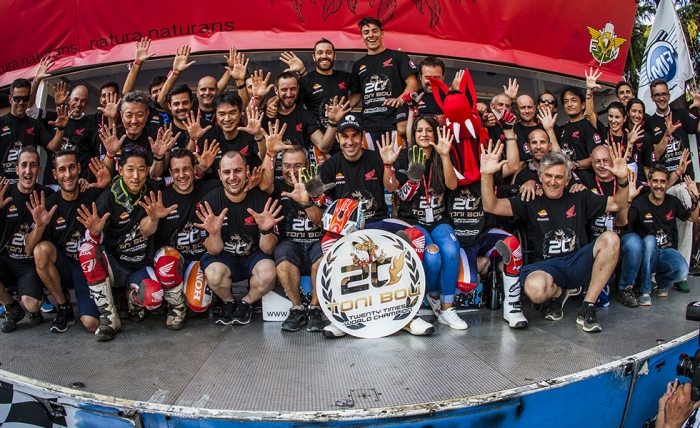 トニー・ボウとチームメンバー（イタリアGP）