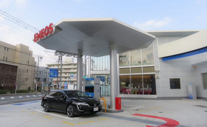 Tsunashima SST内の水素ステーションとCLARITY FUEL CELL