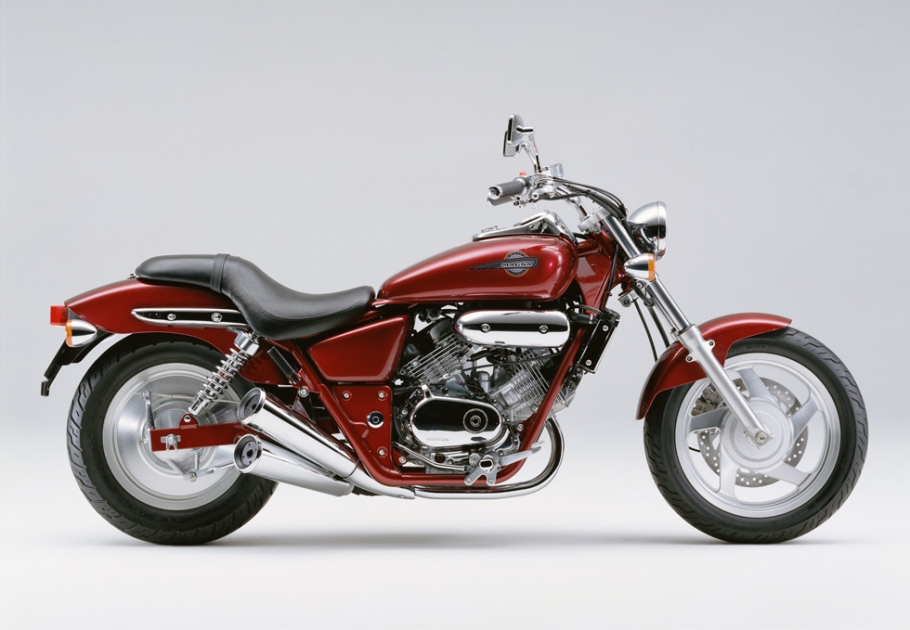 Honda | 斬新なスタイルのカスタムスポーツバイク「ホンダ V-ツイン