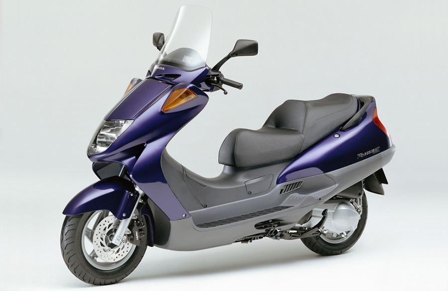 Honda | 開放感あふれる快適な乗り心地の250ccスクーター「ホンダ 