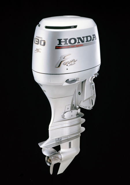 Honda | 世界初 115/130馬力大型4ストローク船外機「BF115/130」を新発売