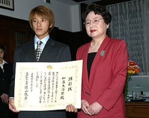 遠山敦子　文部科学大臣より顕彰を受ける加藤大治郎選手