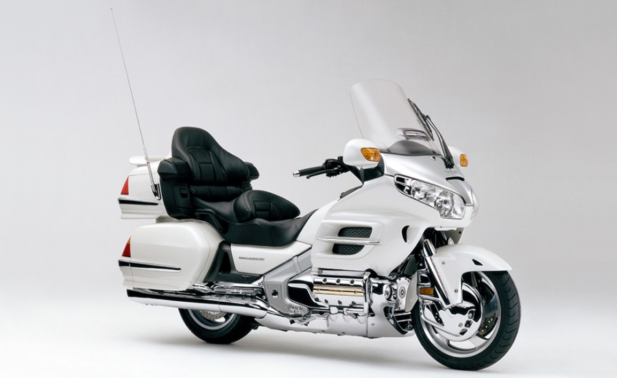 Honda | 1800cc大型スポーツツアラー 「ゴールドウイング」30周年記念