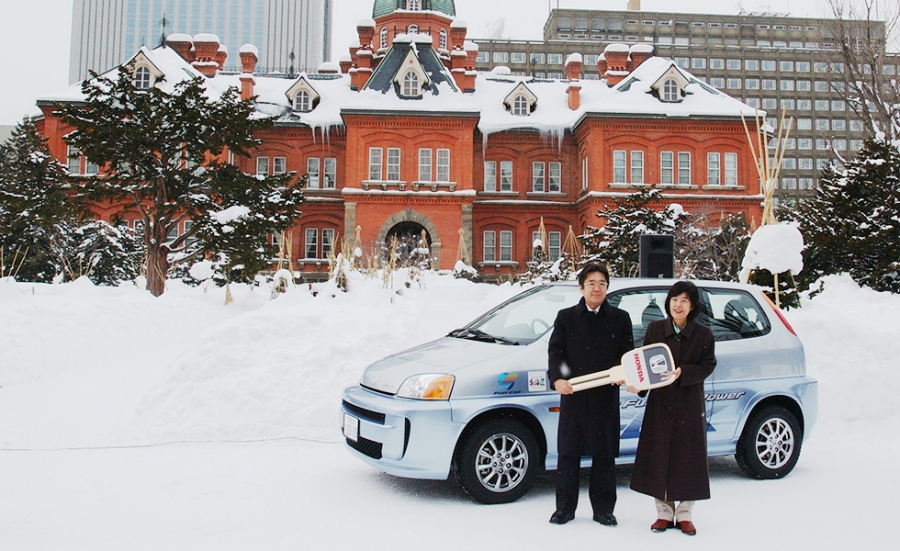 北海道庁での「FCX」納車式典