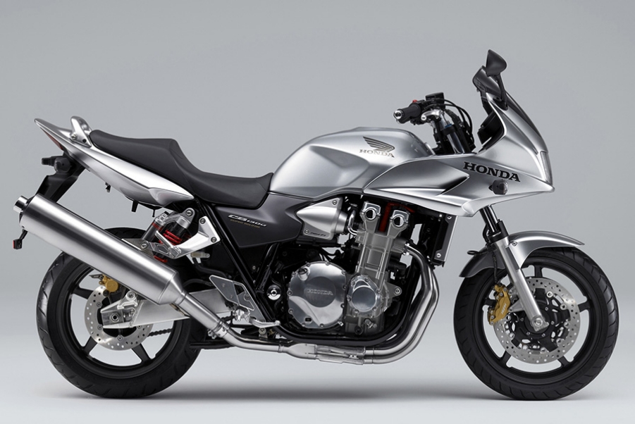 Honda | 大型ロードスポーツバイク「CB1300 SUPER FOUR」とハーフ 