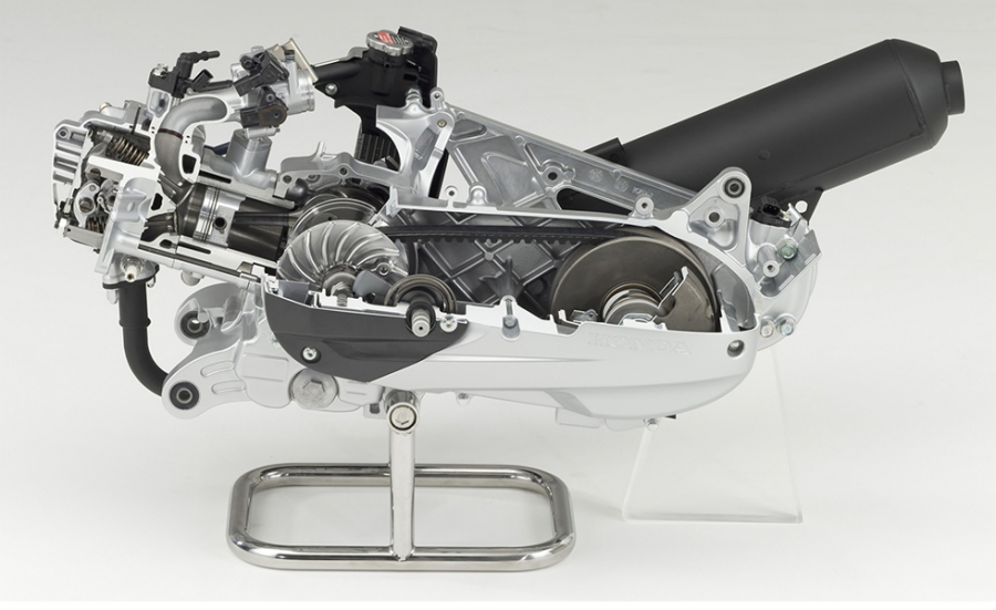 125ccグローバルスタンダード・エンジン（左側）