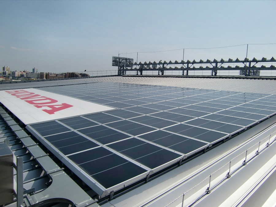 Hondaの薄膜太陽電池を設置した阪神甲子園球場