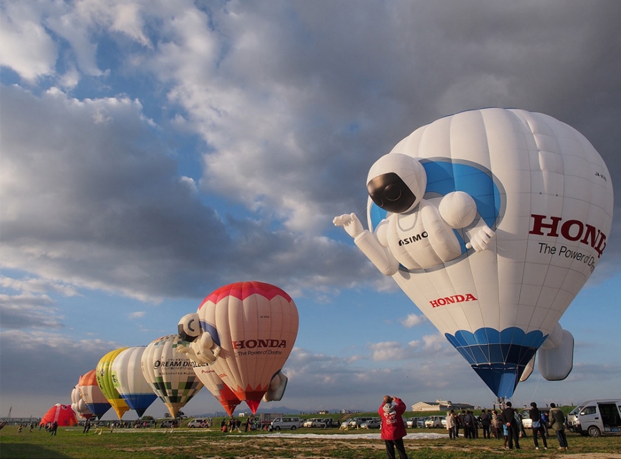 「2014熱気球ホンダグランプリ」の様子 （写真は、「佐賀インターナショナルバルーンフェスタ」）