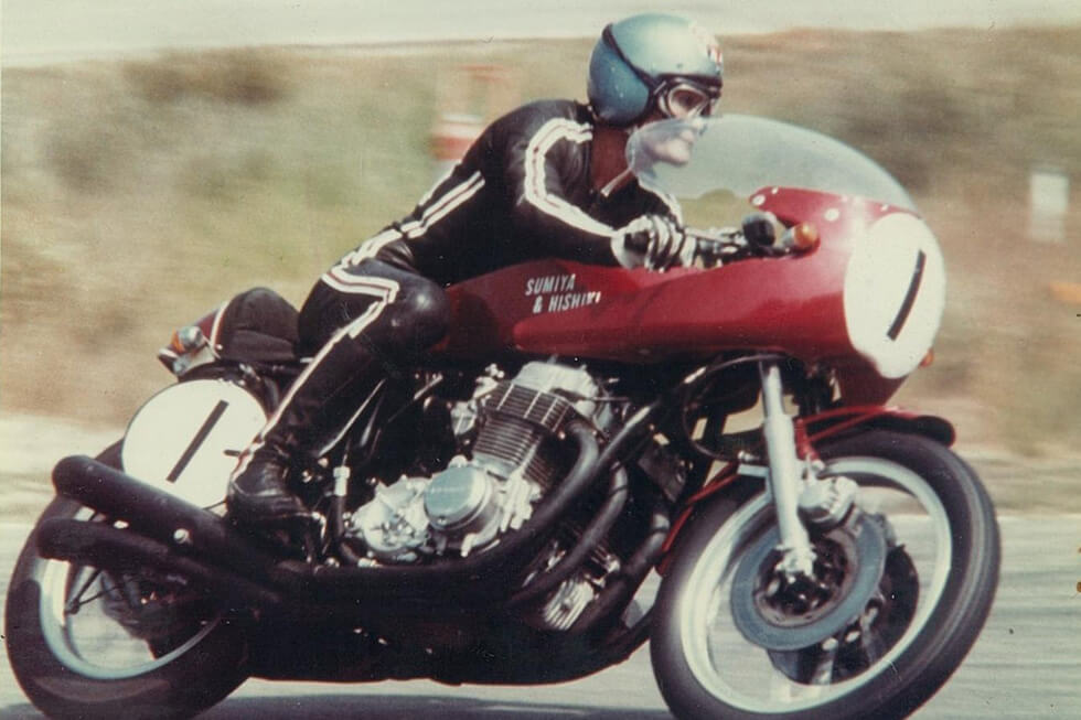 Tetsuya Hishiki on his CB750 FOUR on his way to victory in the 1969 Suzuka 10 Hours Endurance Race.