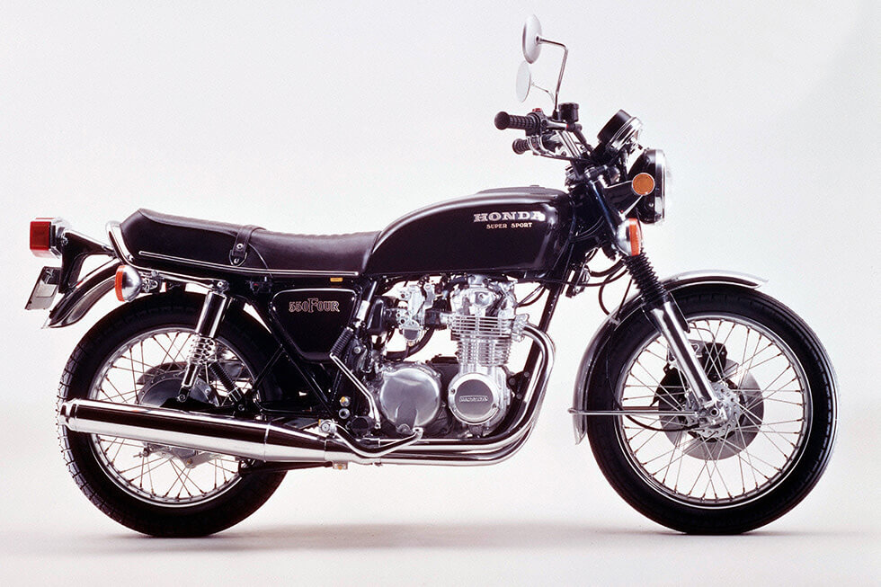 1975 Dream CB550 FOUR II (Japanese model)Equipped with the 4 Into 1 system (four exhaust pipes connecting to one muffler).