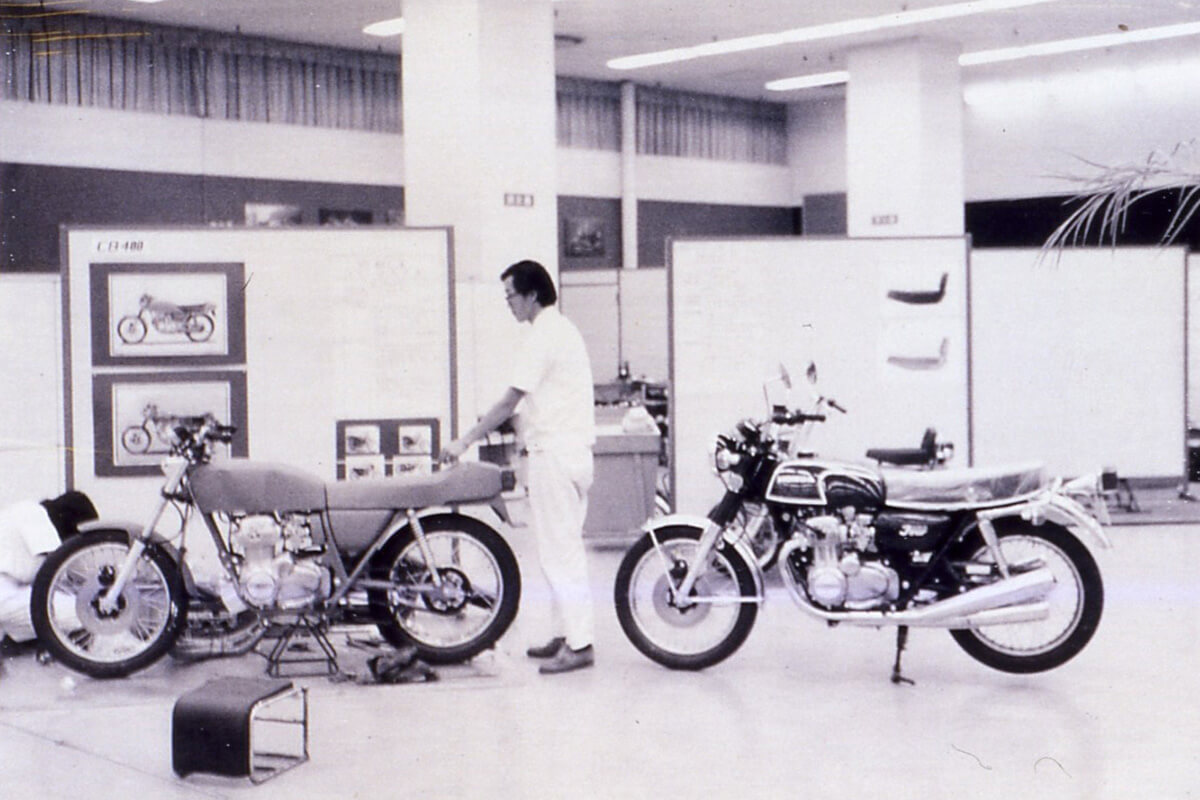 Development clay model (left) based on CB350 FOUR (right)