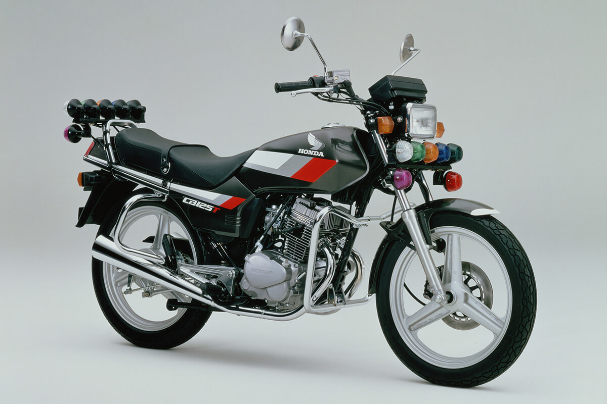 Long-selling 125cc, Evolutionary Lineage of 2-cylinder Sports｜CB  Stories｜HISTORY｜CB｜Honda Global Corporate Website