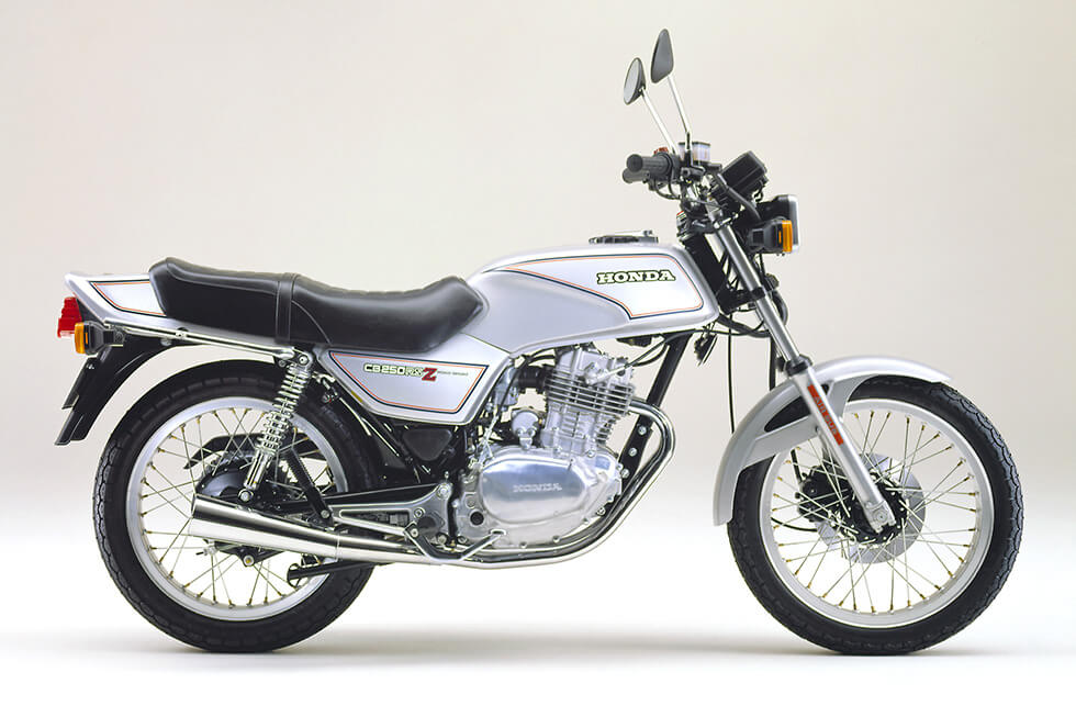 CB Series' First 250 cc 1-Cylinder Model Realizes Nimble Riding｜CB  Stories｜HISTORY｜CB｜Honda Global Corporate Website