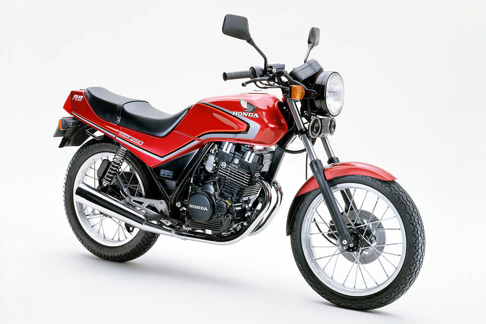 CB Series' First 250 cc 1-Cylinder Model Realizes Nimble Riding｜CB  Stories｜HISTORY｜CB｜Honda Global Corporate Website