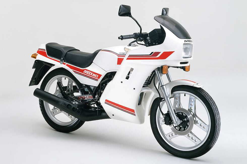 June 1983 MBX80 Integra Based on Water-cooled, 2-stroke, 1-cylinder 80 cc MBX80. The smallest displacement model in the Integra series.