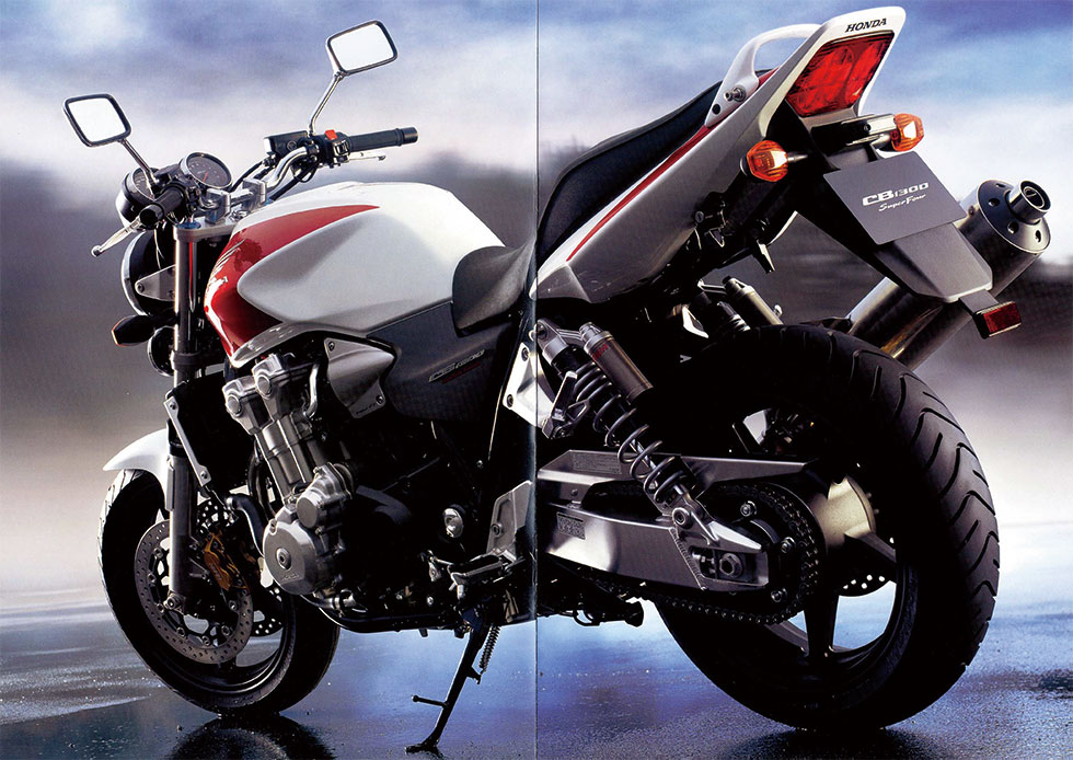 2003 catalog carefully describes brushed-up details.