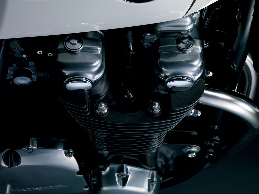 Engine seen from above the fuel tank