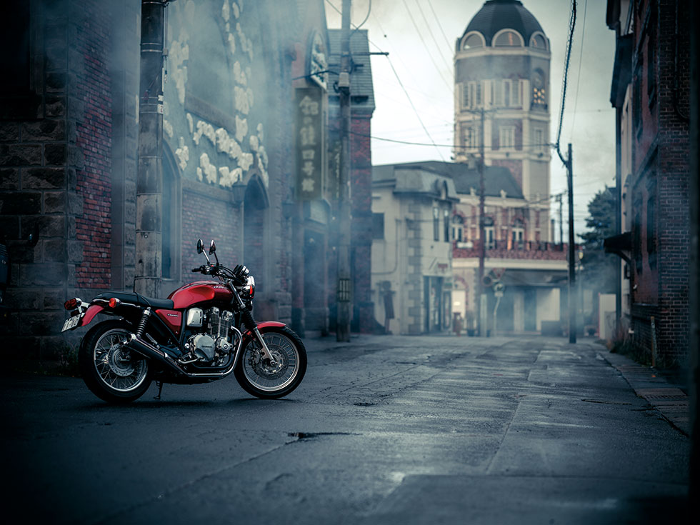 January 2019 CB1100 EX: Engine exterior is finished entirely in silver paint