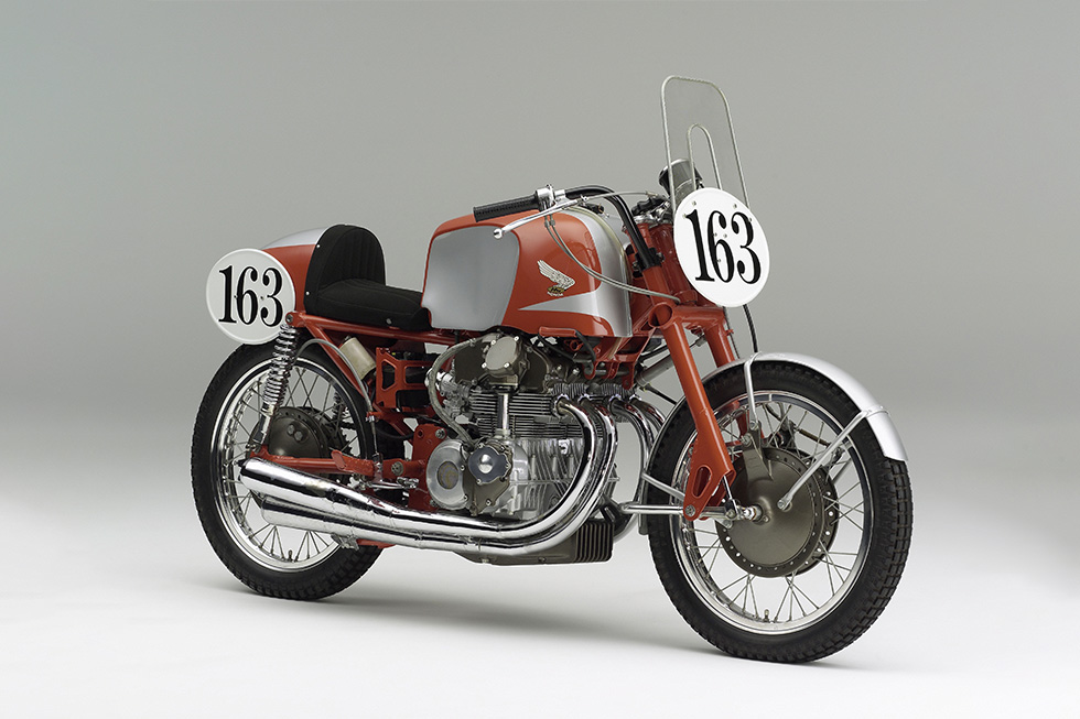 1959 RC160 Won the All Japan Motorcycle Endurance Race (Mount Asama Volcano Race).Engine: Air-cooled, 4-stroke, DOHC, 4-valve, cam gear train, 4-cylinder 250cc Rider: Sadao Shimazaki