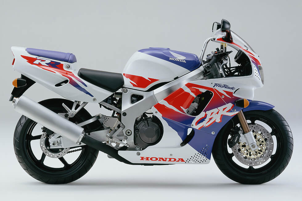 1994 CBR900RR Fireblade (Export model) Minor details changed, such as magnesium replacing aluminum for cylinder heads.