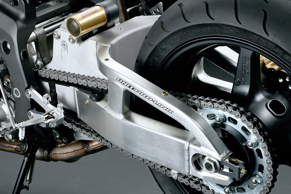 CBR600RR Unit Pro-Link suspension consisting of swing arm and cushion arm