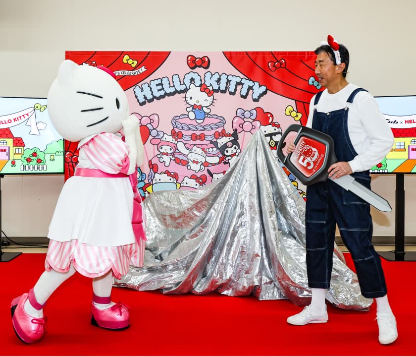 Honda Presents Special Super Cub 110 to Hello Kitty