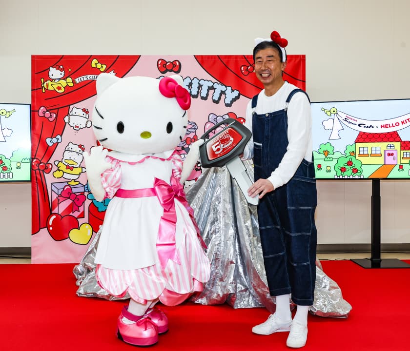 Honda Presents Special Super Cub 110 to Hello Kitty