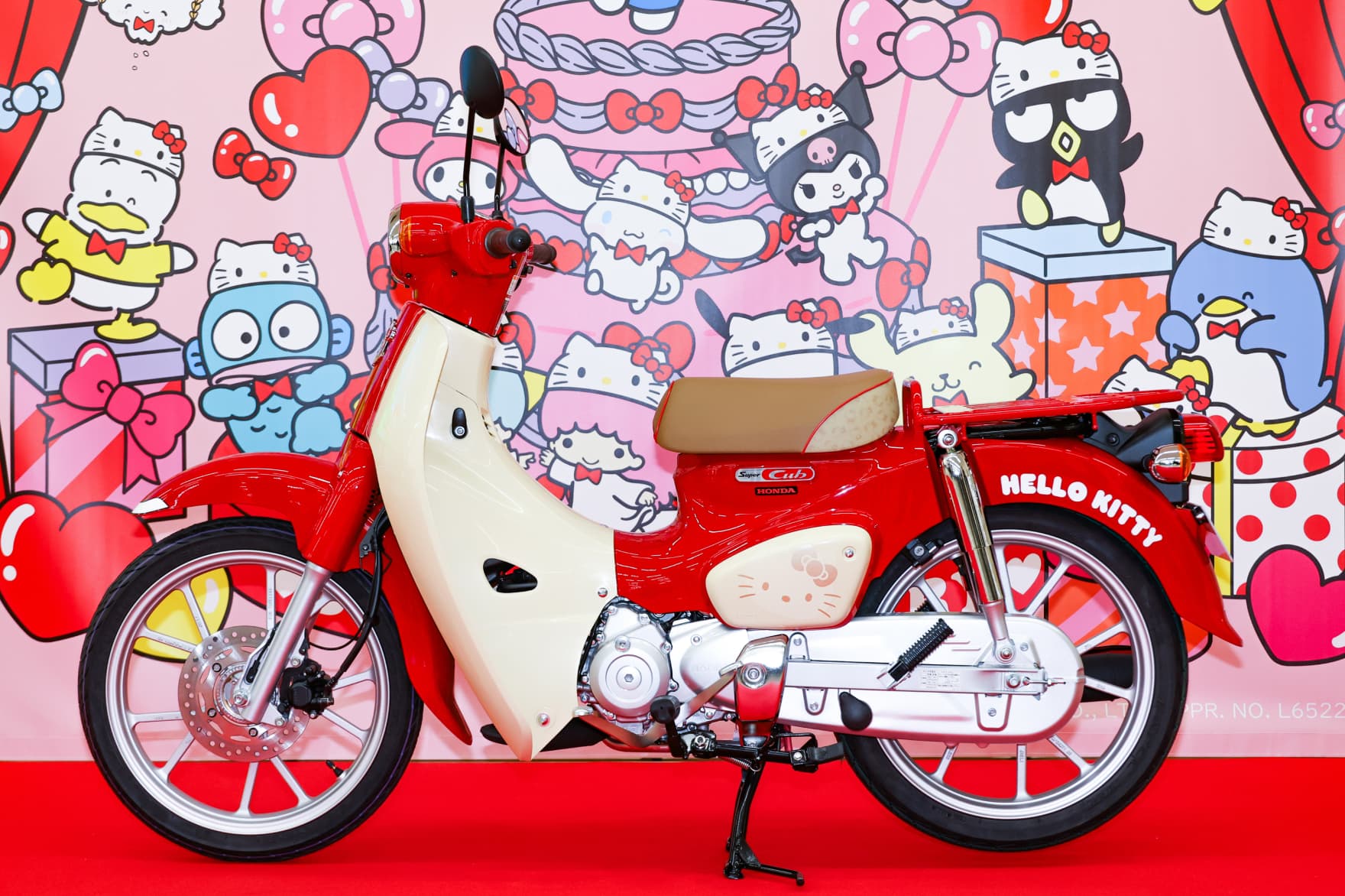 Honda Presents Special Super Cub 110 to Hello Kitty